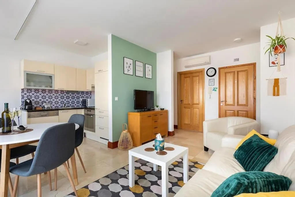 Seaesta Apartment Pool And Beach سلاتين