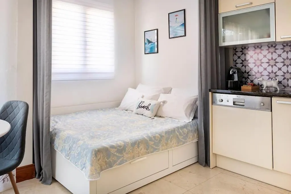 Seaesta Apartment Pool And Beach سلاتين
