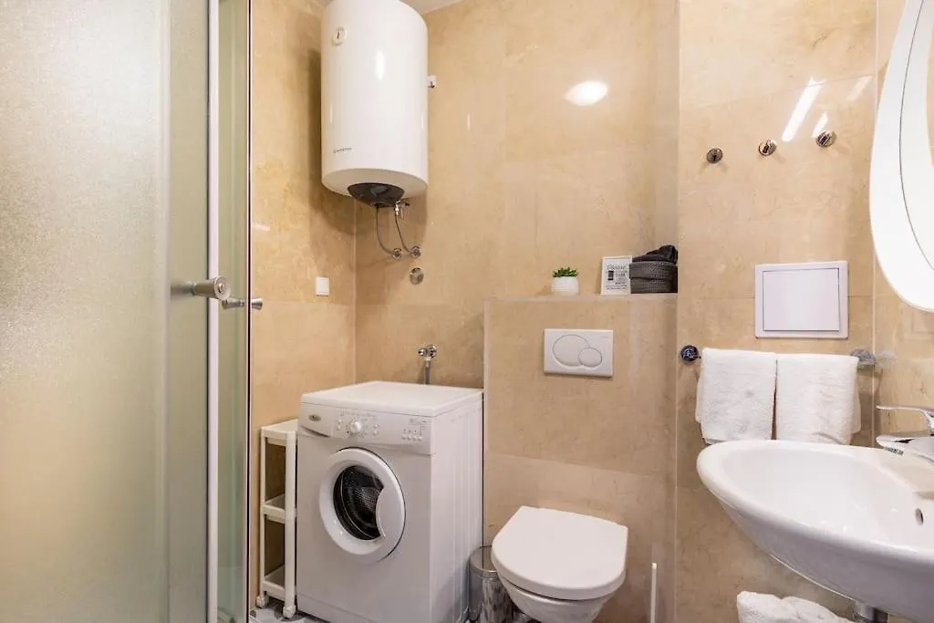 Seaesta Apartment Pool And Beach سلاتين 0*,