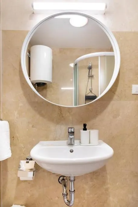 Seaesta Apartment Pool And Beach سلاتين