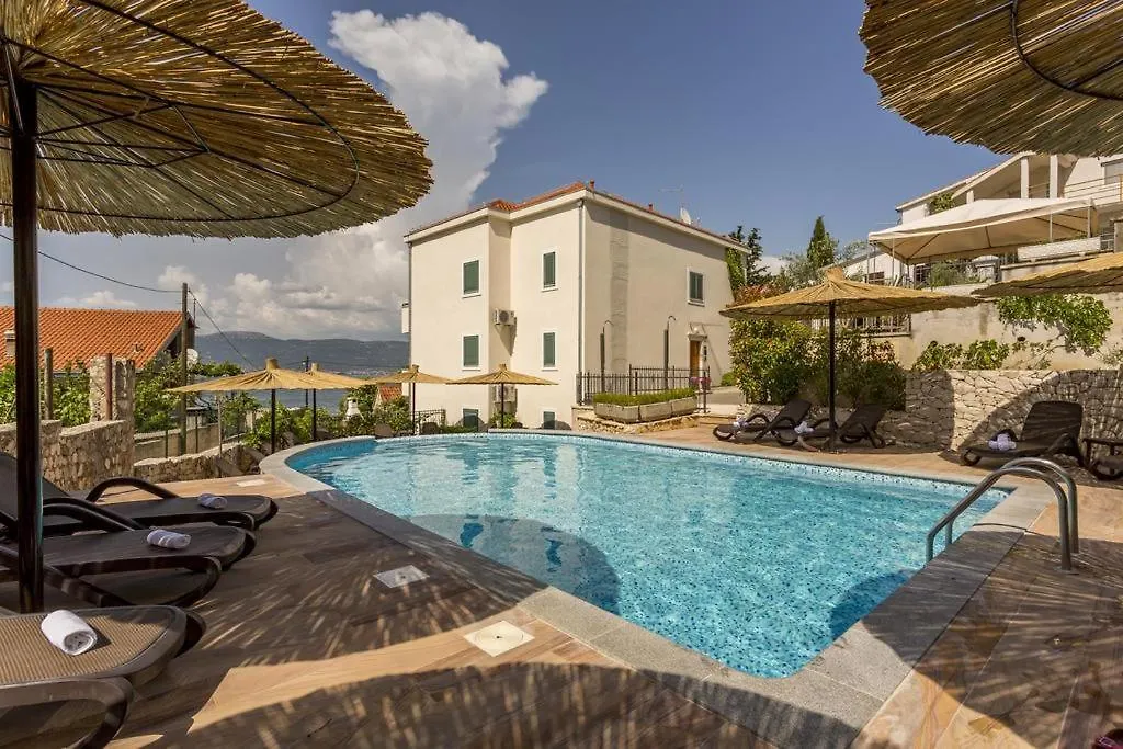 Seaesta Apartment Pool And Beach سلاتين